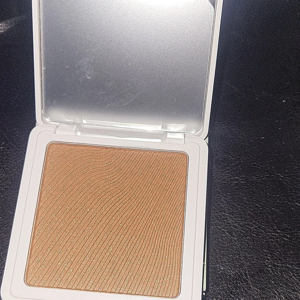 YC Collection Jireh Luminous Bronzing Powder In Provider BNIB
